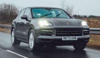 Porsche Cayenne E-Hybrid 2024 UK - front